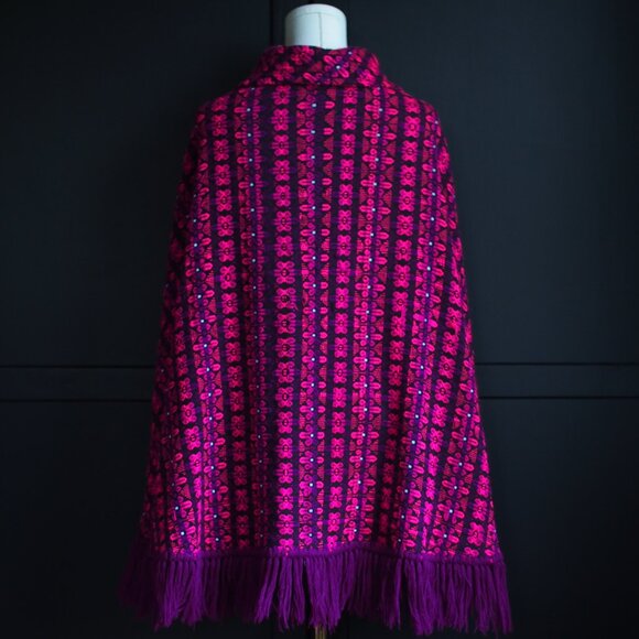 Marcalix | Vintage 100% Wool Handwoven Poncho - Picture 7 of 7